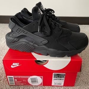 NWT Nike Air Huarache Black - Size Women's 10.5/ Men's 9